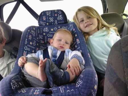 Medidas de seguridad en los coches en los que viajen niños: se endurecen las penas para los padres que las incumplan