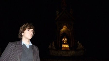 Un joven de 18 años, Isacar Marín, saca a la calle a miles de personas para pedir la libertad de Assange