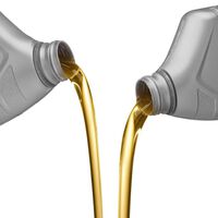 Elegir el mejor aceite para tu moto puede parecer un jeroglífico, pero sigue estos trucos si no quieres perderte