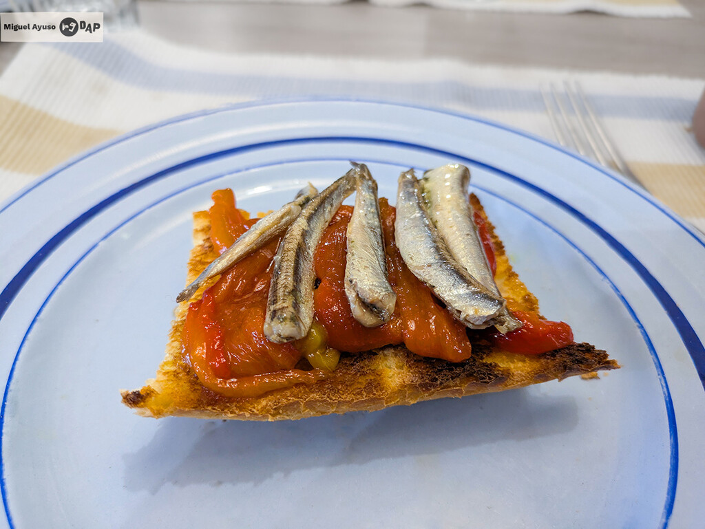 Esta cena con tres ingredientes es todo lo que necesito para ser feliz en verano. Además de un vino 