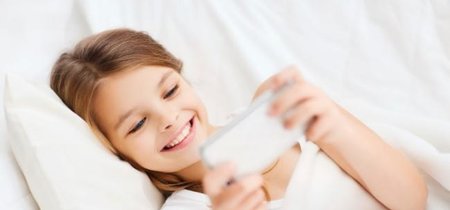 Una niña de seis años usa la huella dactilar de su madre mientras dormía para comprar juguetes por 240 euros