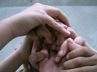 Las alianzas entre empresas como forma de ahorrar costes 