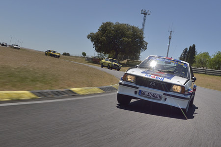 Opel Ascona B 400 en apoyo