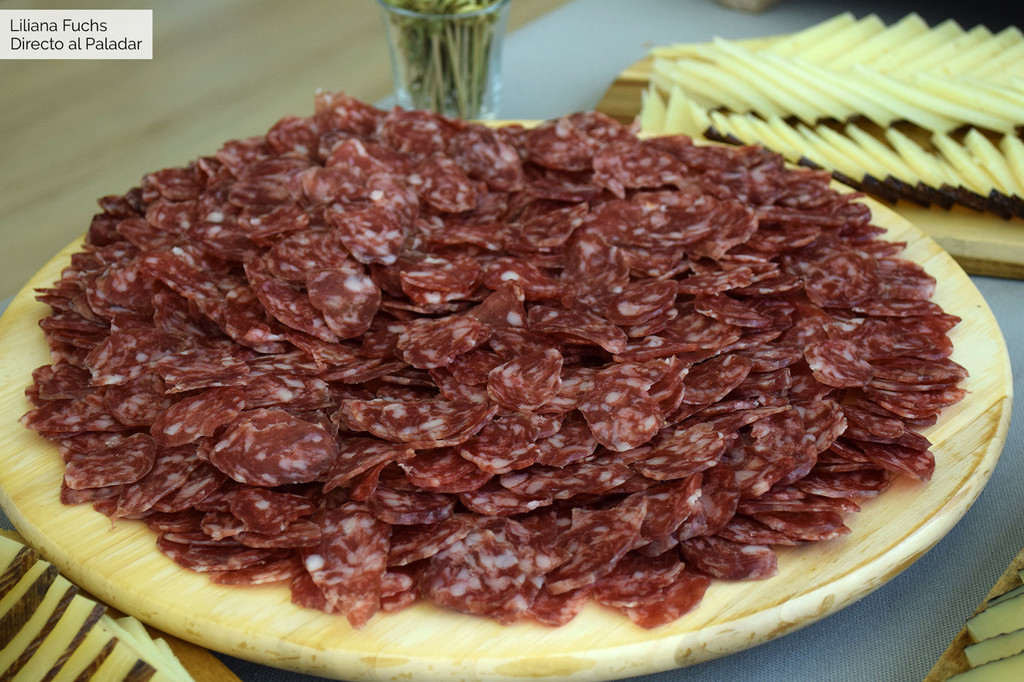 Así se elabora la verdadera longaniza de Aragón: el embutido estrella del reino de los cinco millones de cerdos