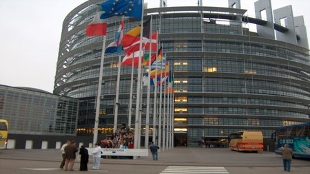 Desde el Parlamento Europeo informan del abandono del papel para 2018