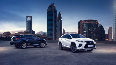 Los Lexus RX 450h se ponen al día con unos complejos faros adaptativos que usan espejos en movimiento
