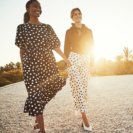 Nueve vestidos de Cortefiel con los que mamá estará cómoda, fresca y elegante para celebrar este Día de las madres