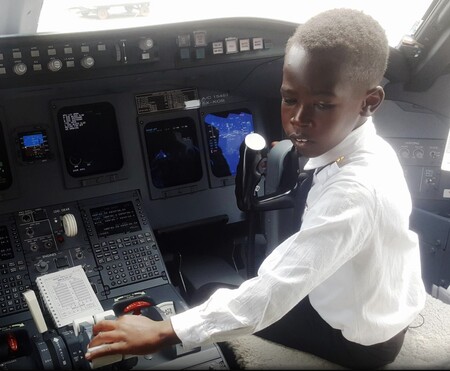 Un niño de solo siete años es un genio de la aeronáutica y sabe pilotar aviones: su historia arrasa en internet