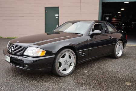 Este Mercedes-Benz SL600 de 2001 aún espera su primer dueño, pero piden por él casi 125.000 euros