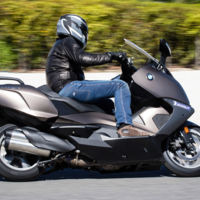 Campaña de la DGT: Objetivo motos... ¡y bicicletas! Ojo, que te pueden examinar