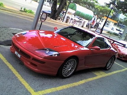Alerón gigante en un Ferrari 456