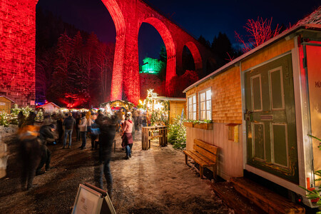 Mobile Stube Auf Dem Weihnachtsmarkt In Der Ravennaschlucht