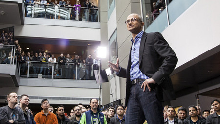 Satya Nadella habla sobre sus predecesores y la necesidad de Microsoft de innovar y reinventarse