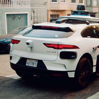 Causan accidentes y no dejan dormir a los vecinos, pero a los usuarios de robotaxis no les preocupa demasiado: Waymo dice que sus viajes sin conductor se han duplicado en solo tres meses