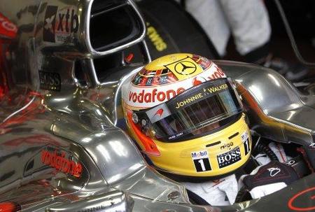 Lewis Hamilton espera un milagro para dar caza a los Red Bull
