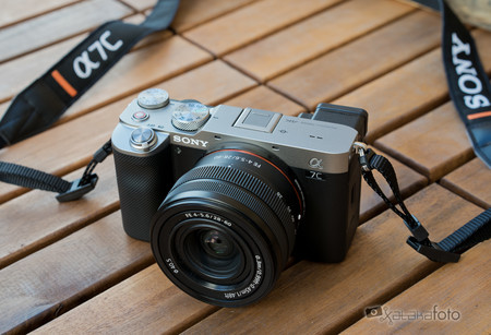 Sony A7C, nueva sin espejo con sensor de formato completo y estabilizador integrado ‘embutida’ en el cuerpo compacto de una APS-C