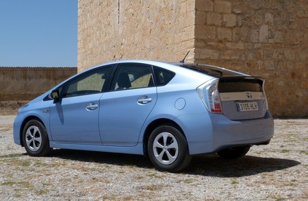 Toyota Prius Plug in trasera