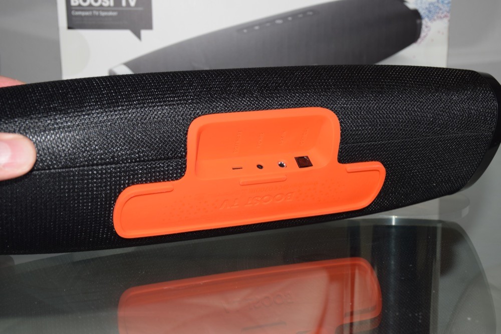 Detalle de la base de goma y de las conexiones del BOOST TV