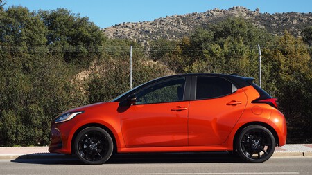 Toyota Yaris Hibrido 5