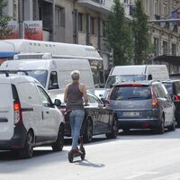Detenido un usuario de patinete eléctrico por conducir ebrio y en dirección contraria por mitad de la autovía A6 