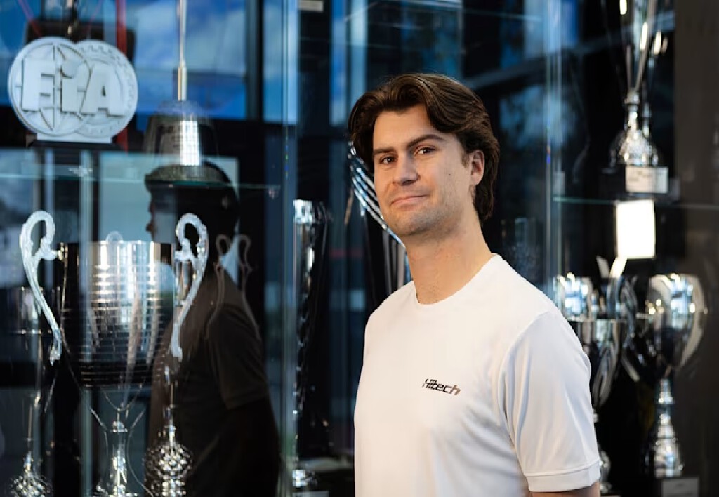 Malas noticias para Sergio Pérez: su gran peligro para quitarle el sitio en Cadillac F1 ya va a tener todos los puntos del carnet