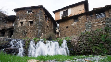 Pueblo Cascada Bonito Escapada Otono Caceres Espana Cerca