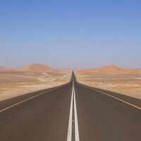 Imagina conducir desde Bilbao hasta Valladolid sin tener que girar ni una vez: así es la recta más larga del mundo