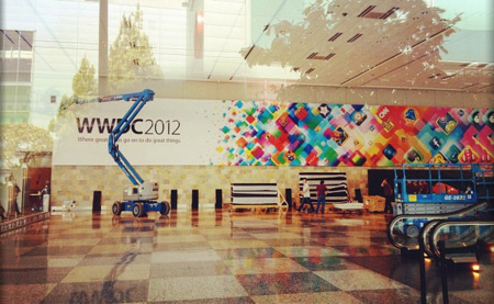 Primeras imágenes del Moscone Center con los carteles de la WWDC 2012
