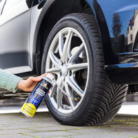 Cuesta 100 pesos y evitará que tengas que cambiar la llanta si se te pincha: así funciona el sellador que conviene llevar siempre en el auto