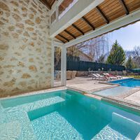 Habían construido una casa para "guardar las herramientas del campo": en realidad tenía hasta piscina y los han condenado a cárcel 