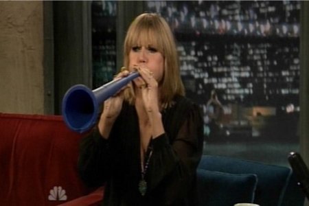 A Heidi Klum le gusta tocar la vuvuzela