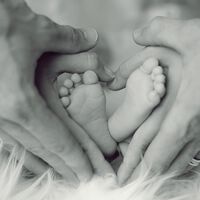 "Su bebé ha fallecido": cómo afecta a los padres la forma en que se les comunica esta devastadora noticia