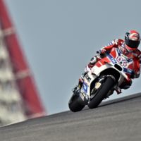 Pedrosa, Dovizioso y la caída que, por suerte, sólo quedó en un susto