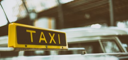 El taxi gana en España: sus medidas para controlar Uber o Cabify se aprobarán antes de 2018