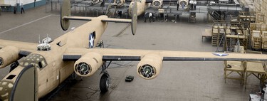 De los coches a los aviones de guerra: el día que Ford levantó la mayor fábrica del mundo y empezó a producir un bombardero cada hora 