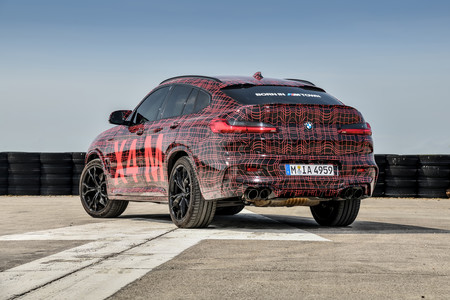 BMW X4 M prototipo trasera
