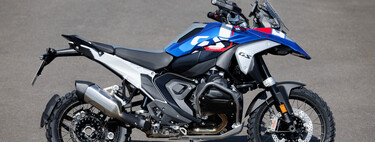 La reina de las trail es la BMW R 1300 GS, y ha tenido una hermana melliza más radical: se llama Adventure y está al caer
