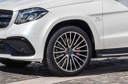 El Mercedes-Maybach GLS Concept se suma a la batalla de los SUV de lujo con el V8 del AMG GT