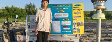 Un tubo y botellas de plástico: un estudiante chino de 14 años crea la solución perfecta para "fabricar" agua en el desierto 