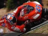 Stoner da primero en Misano