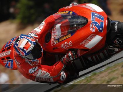 Stoner da primero en Misano