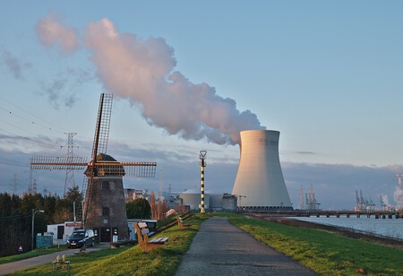 Usina nuclear belga perto de Doel