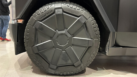 TESLATIRE4