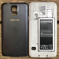 Aún recuerdo cuando le cambiaba la batería al móvil en 10 segundos. Ahora me cobran 100 euros solo por abrirlo