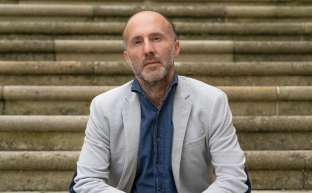 El alcalde de Ourense quiere romper el tablero en las elecciones gallegas. A ritmo de Village People, en concreto