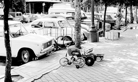 Los vehículos con más años paragarán más por estacionar en Madrid