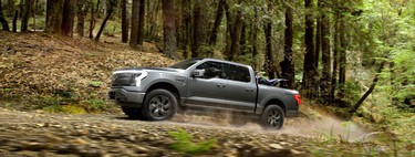 "Tenemos que volver a enamorarnos de los coches pequeños". Ford reconoce que es imposible hacer un coche eléctrico grande y que sea asequible