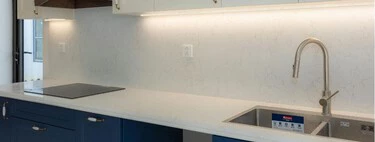 Las cocinas de 2026 tienen algo en común: cada vez menos alacenas y más espacio visual