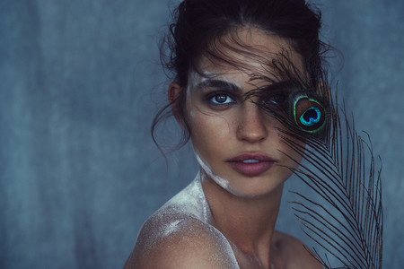 Las sugerentes imágenes de moda de Fernando Gómez, un nuevo talento de la fotografía nacional