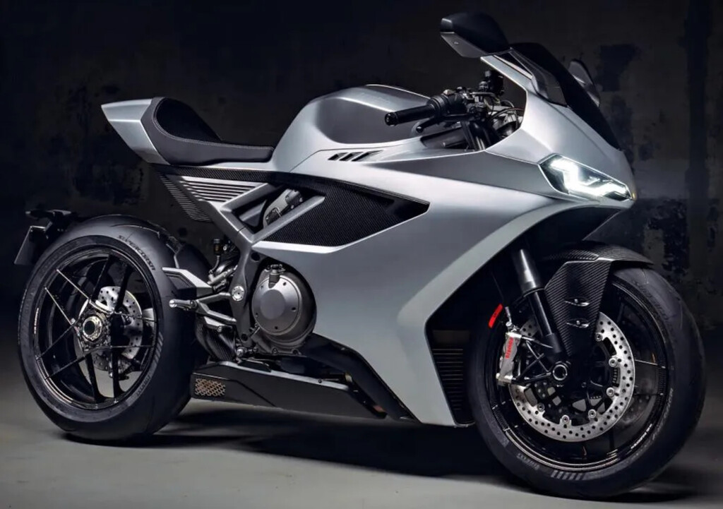 Hacía 9 años que una marca de motos británica no tenía una superbike. Esta nueva RR de Norton con 209 CV es más bestia que una Honda CBR1000RR